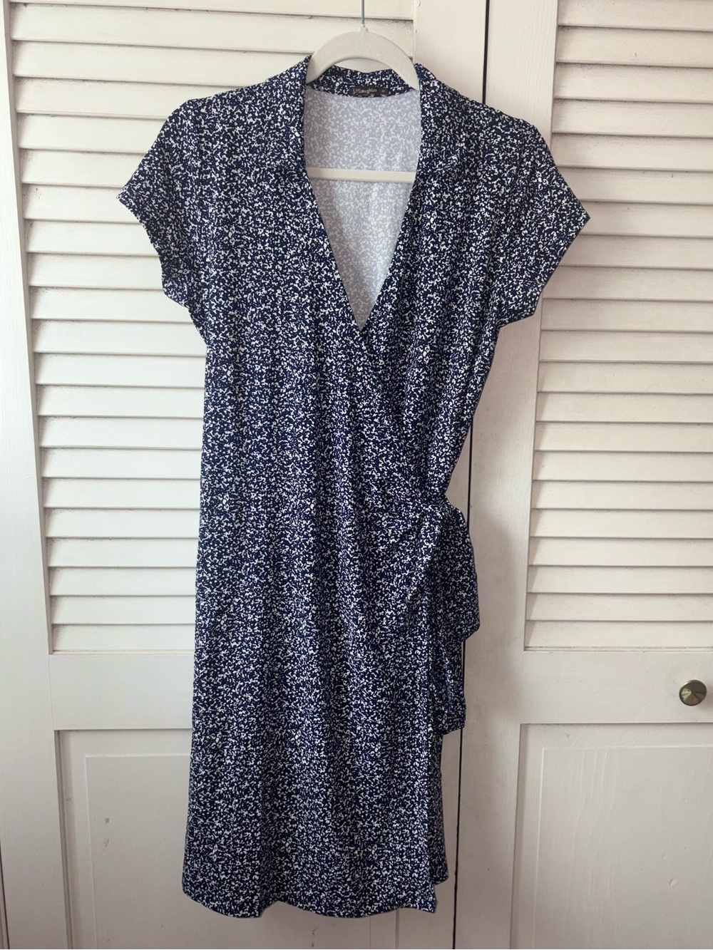 J. McLaughlin Catalina Cloth Wrap Dress M Navy White Stretch Travel - Picture 2 of 6